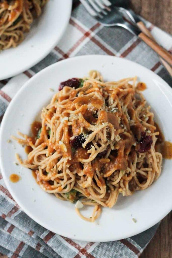 Spaghetti with Spinach and Cranberries - Veggie Inspired