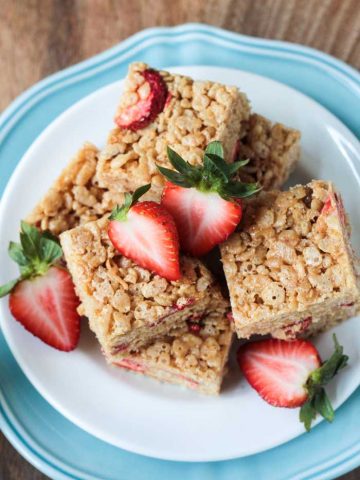 Brown Rice Crispy Treats w Strawberries