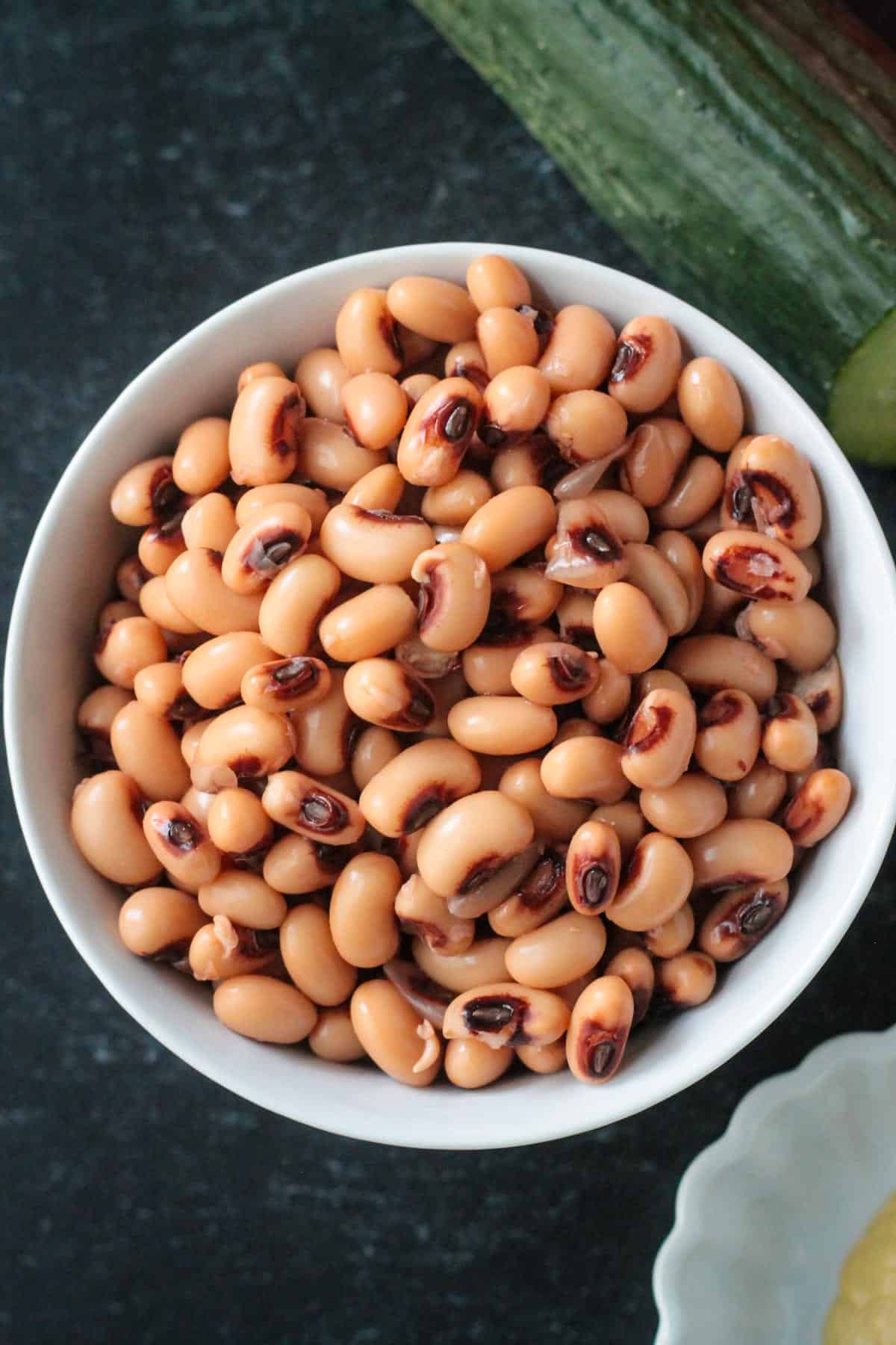 Bowl of cooked black eyed peas.