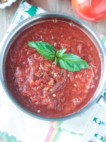 Spicy Marinara Sauce - quick and easy, ready in just 30 minutes!