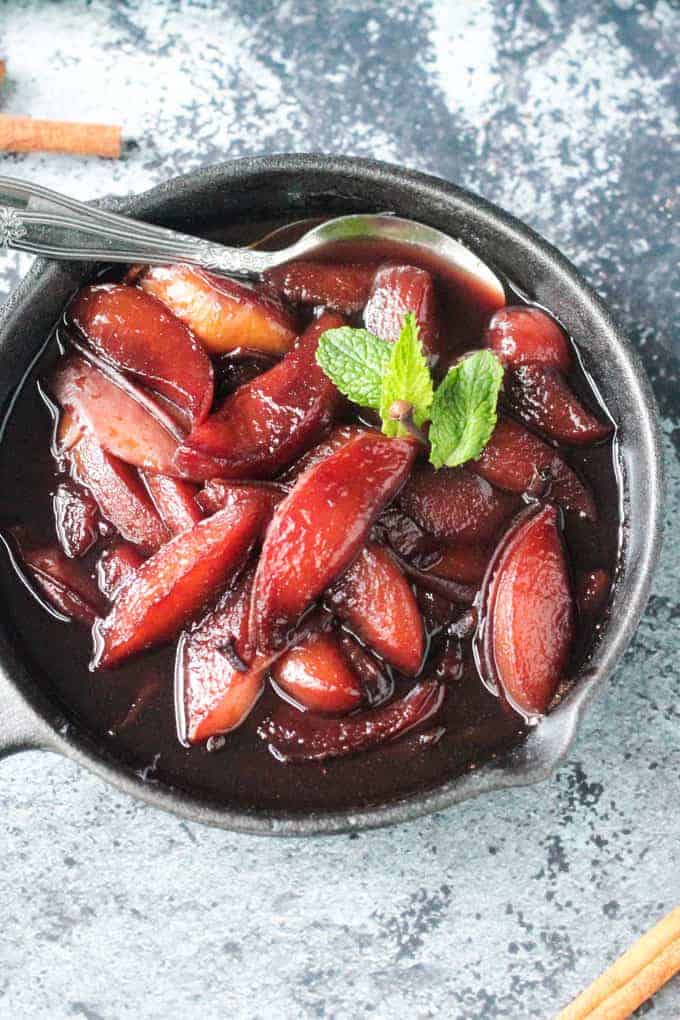 Poached nectarines from the plantpower way: italia