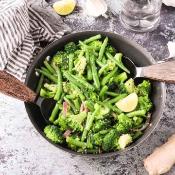 Green beans and broccoli in a skillet.