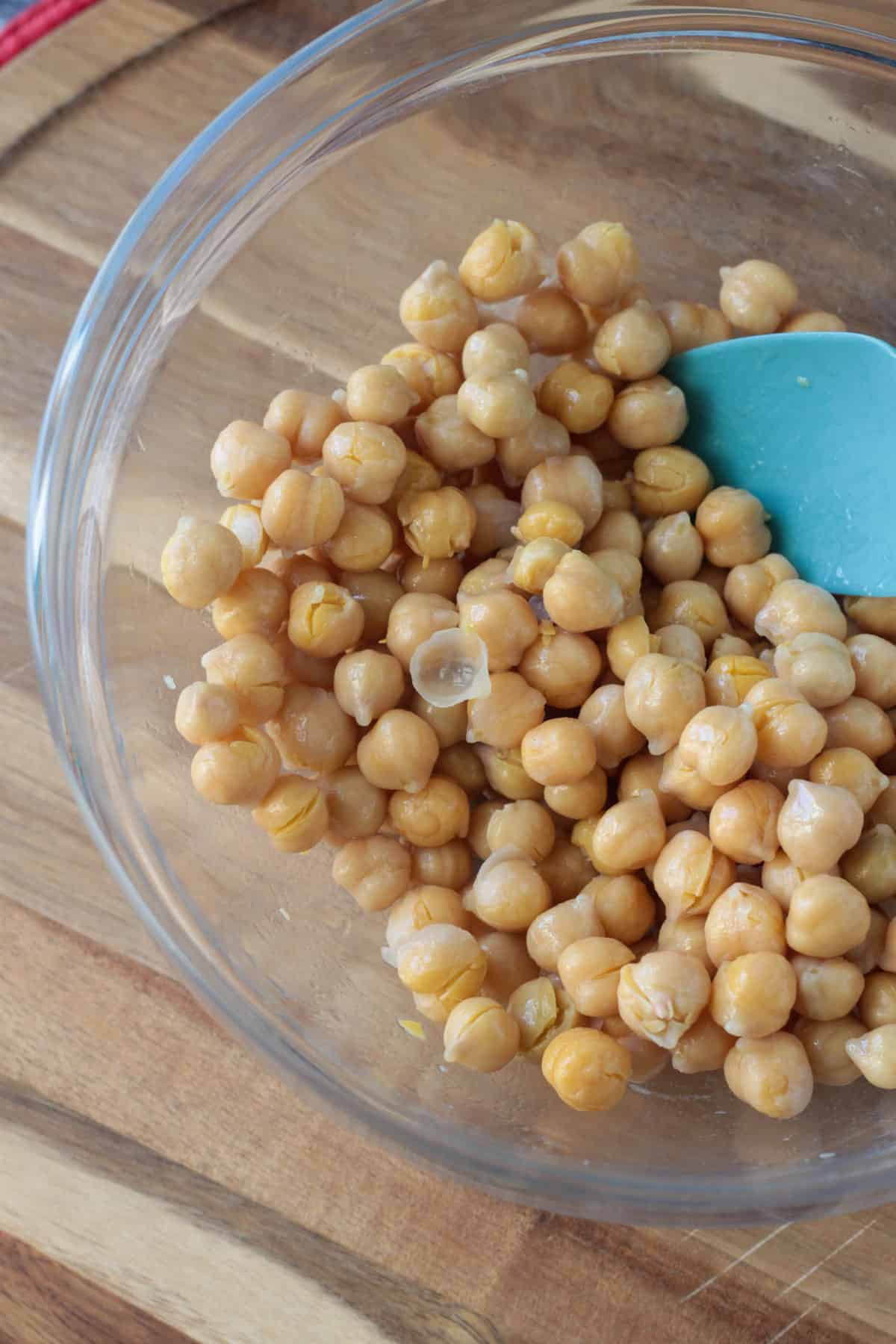 Removing the loose skins from the chickpeas.
