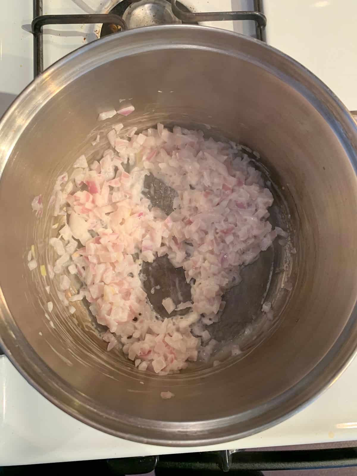 Onions sautéed in coconut milk.